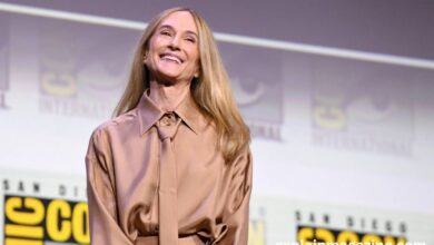 how tall is holly hunter