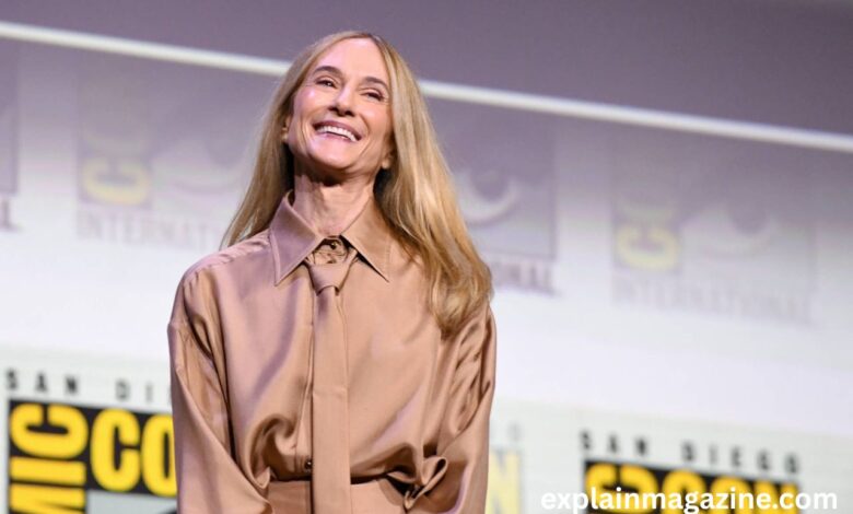 how tall is holly hunter